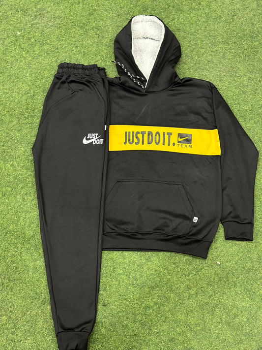 NIKE TRACKSUIT